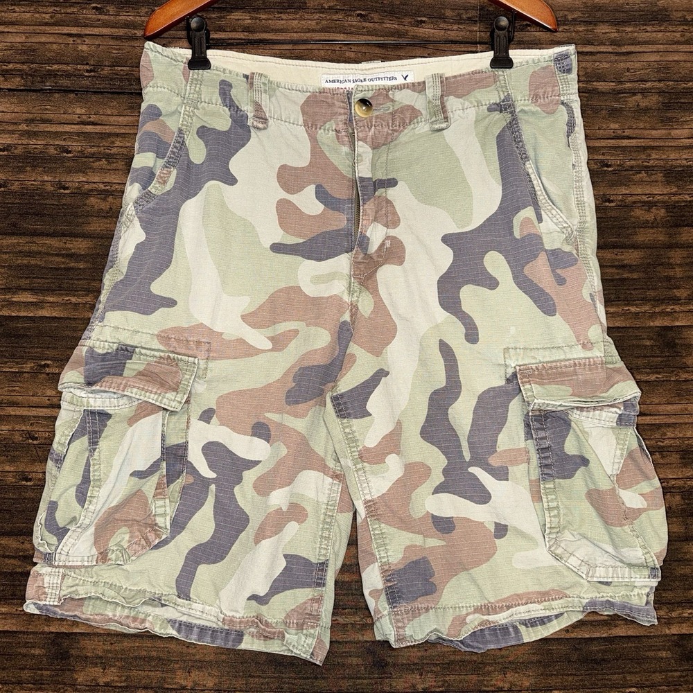 VTG American Eagle Camo Cargo Shorts Mens 33 Woodland Army Y2K Longer Length